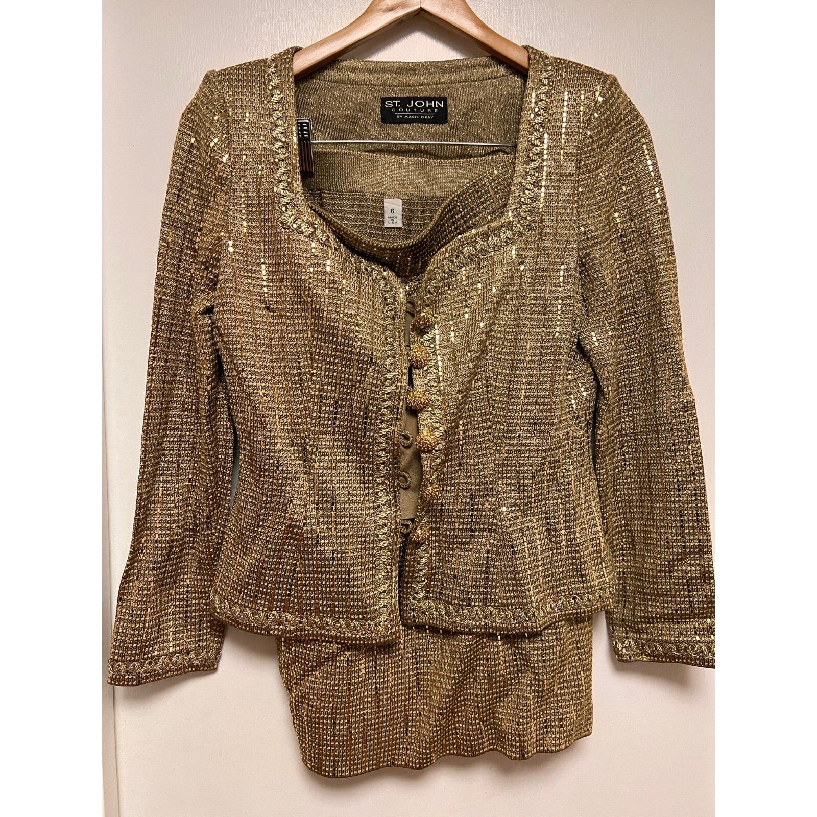 Beautiful St John Couture Knit Gold Rhinestones Embellished Skirt Suit 6 Likenew